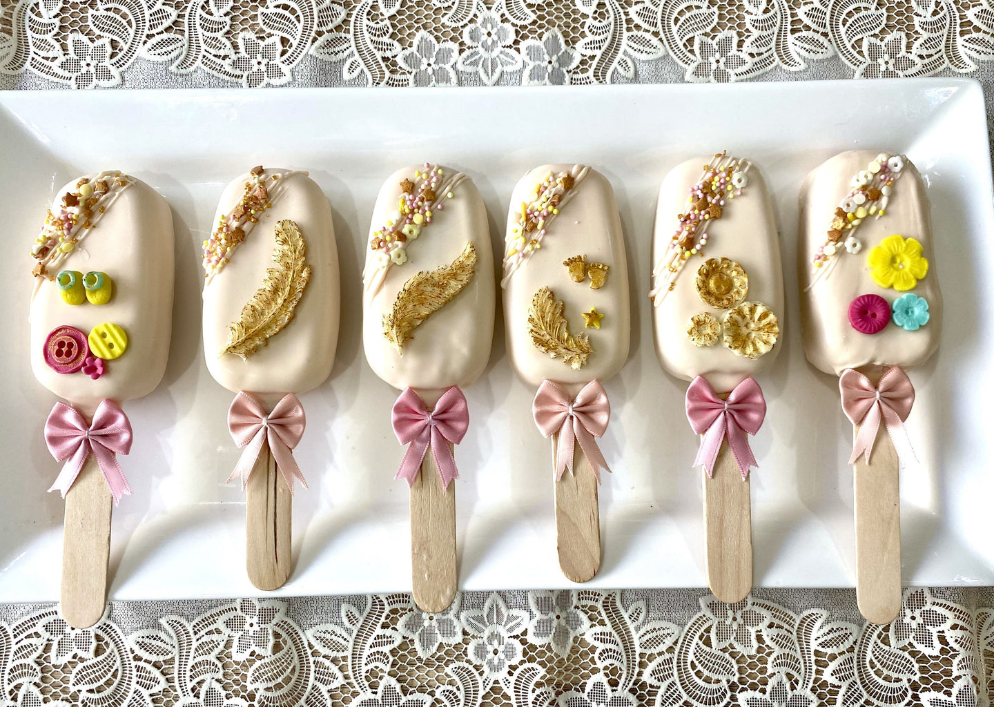 Golden Baby shower cakesicles